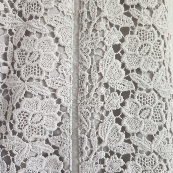 ANN TAYLOR CREAM LACE FLORAL OVERLAY PENCIL SKIRT SIZE 6 - Picture 5 of 6